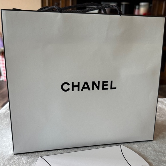Chanel White Bag & 3 Pillow Pack boxes - Picture 2 of 8